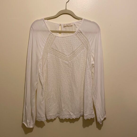 Lucky Brand white blouse in very good condition. Size L. - Picture 2 of 12